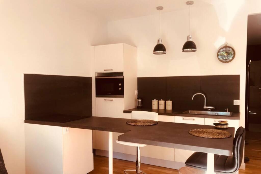 Bassens  Appartabassens 아파트 외부 사진